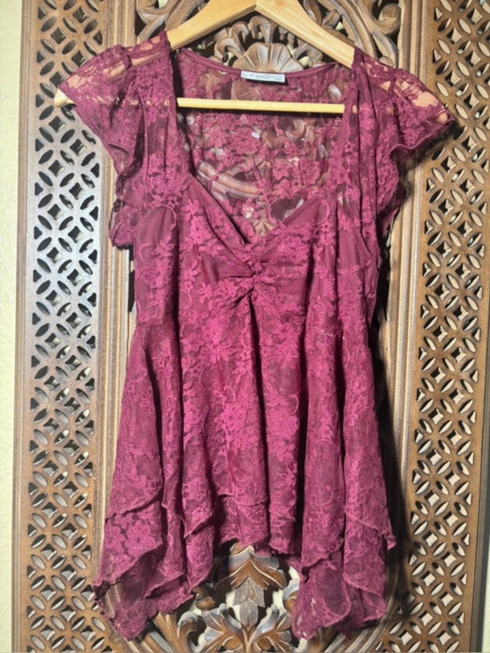 Electric Behaviour NWT Burgundy Lace Peplum Handkerchief Hem Puff Slv Top Size S